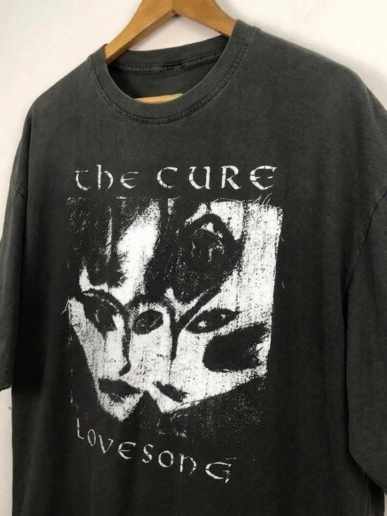 Gildan Tops - The Cure Lovesong Graphic Tee - Charcoal Black